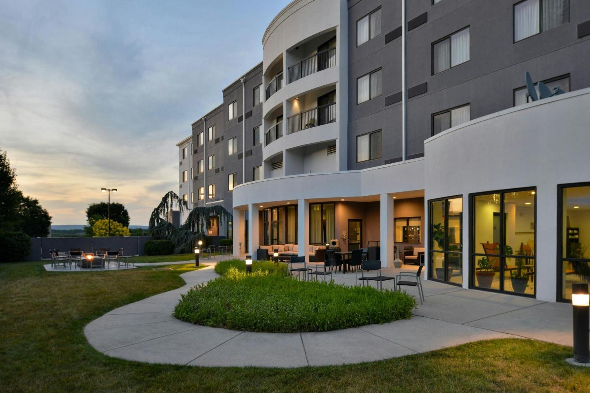 Courtyard By Marriott Harrisburg Hershey Ngoại thất bức ảnh